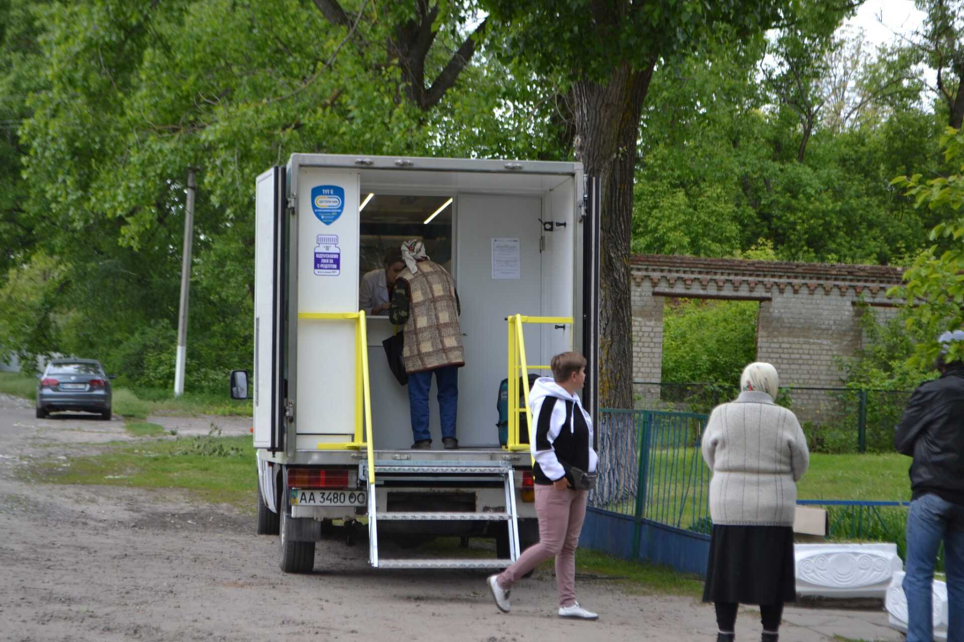 У Баришівській громаді запрацював перший мобільний аптечний пункт - зображення