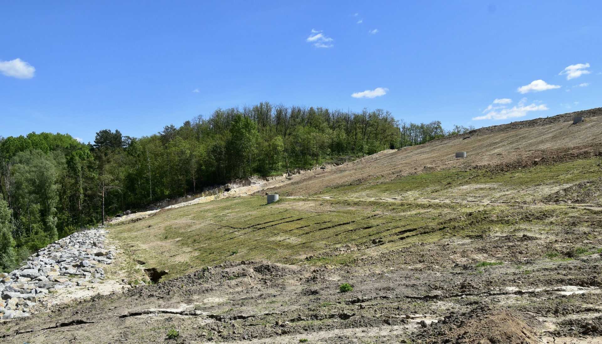 На полігоні твердих побутових відходів №5 в с. Підгірці тривають роботи з рекультивації - 3 - зображення