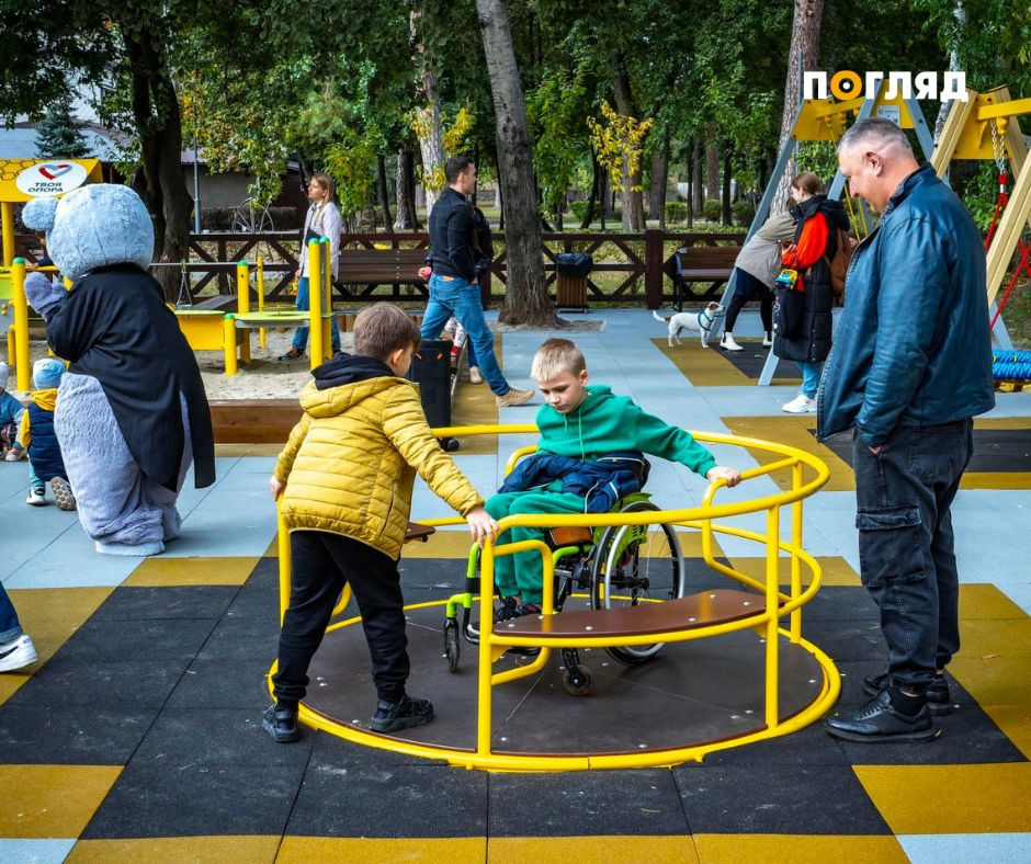 У Бучі відкрили перший інклюзивний дитячий майданчик (ФОТО) - зображення