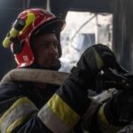 В Оболонському районі столиці триває гасіння пожежі після нічної атаки