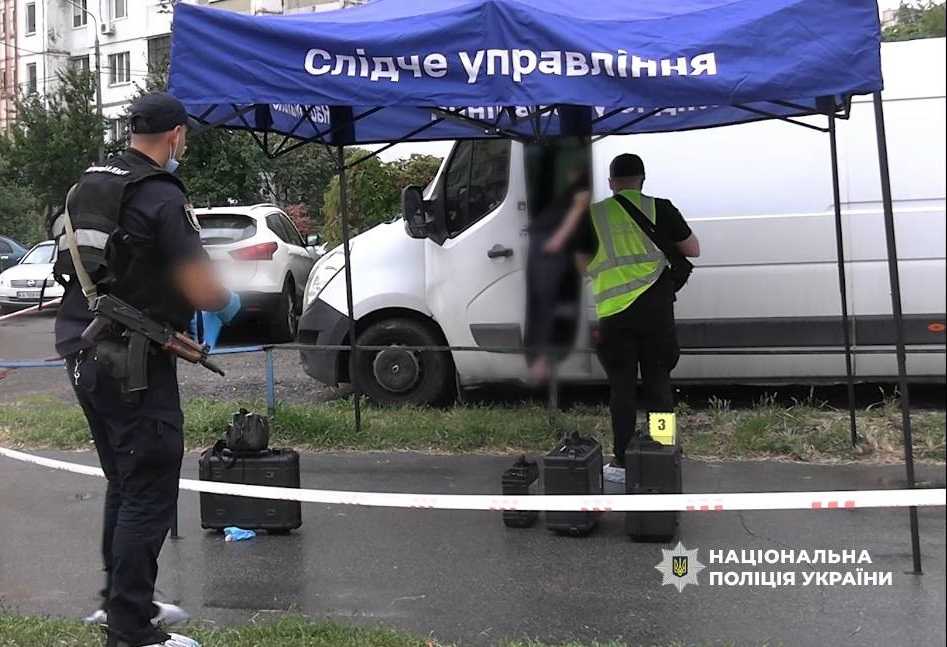 На зображенні може бути: 3 людини, швидка допомога та текст