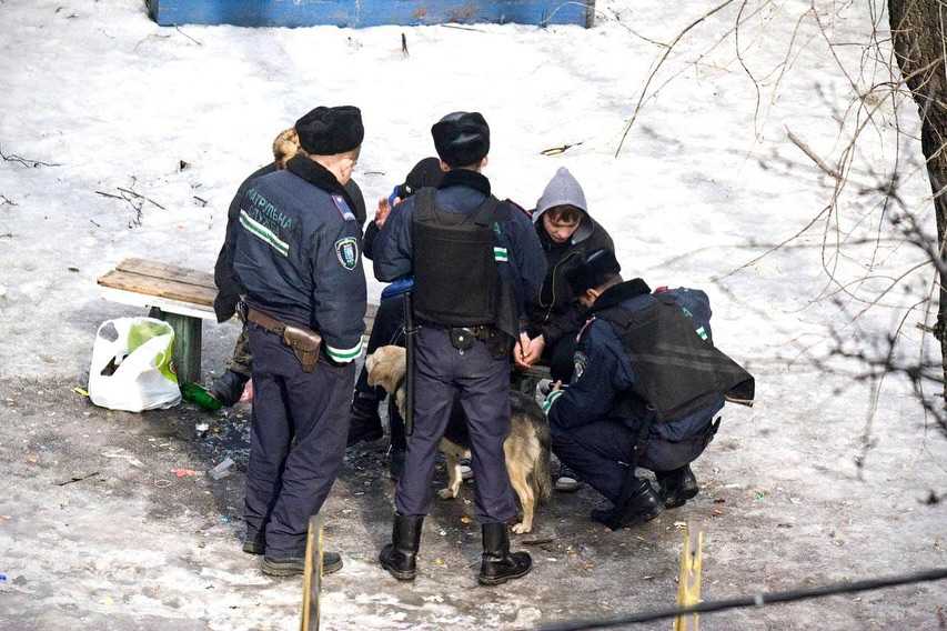 На зображенні може бути: 4 людини та текст