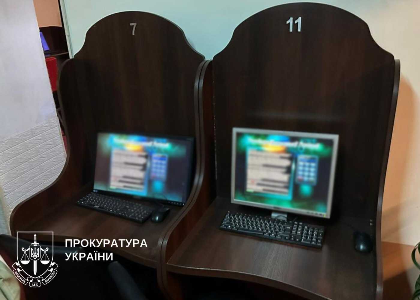 На зображенні може бути: текст «11 11 nPOKyPATyPA yKPAЙHИ KOUITAS CHAO LEX 管T»