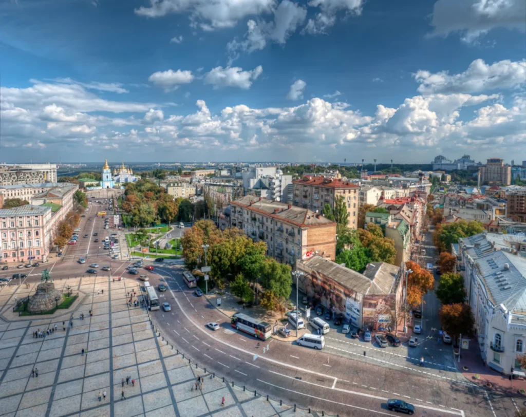 Загальна площа Києва в км² становить 839