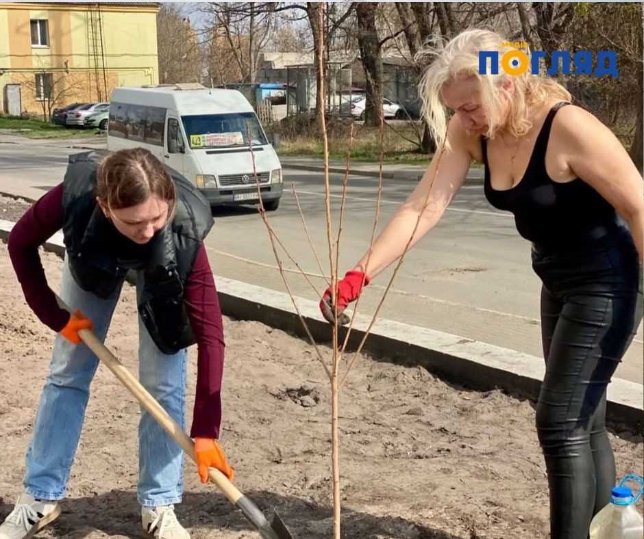 Сакури на честь загиблих захисників висадили в Бучі (ФОТО) - зображення