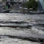 Вулиці опинилися під водою: Київ накрила злива