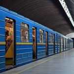 Смерть біля входу в метро: працівники підземки відмовилися винести дифібрилятор для чоловіка