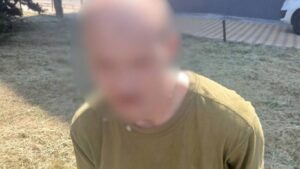 П’яний екс-воїн дезертирував, трощив автівки на Солом'янці.