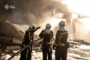 Київ: Пожежі після нічної атаки РФ ліквідовано.