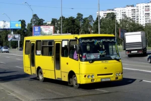 Київські маршрутки: ціновий стрибок у відповідь на подорожчання метро.