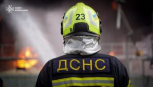 На Київщині ліквідували наслідки атаки РФ: пожежу, що виникла через ворожий обстріл, успішно загасили.