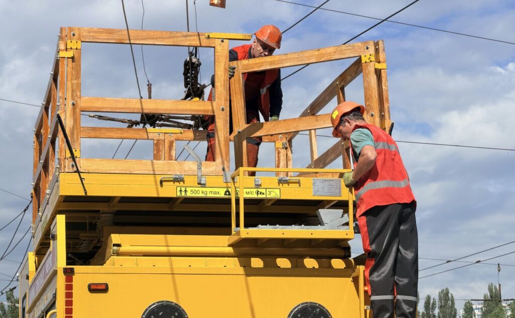 Понад 1200 км контактної мережі: як Київ живить електротранспорт