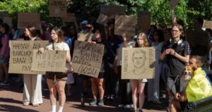 "Поверніть Федорова!" - У Києві другий день протестують проти його відставки