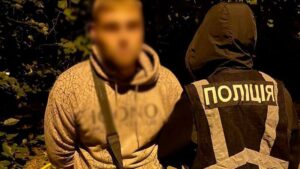 Солом'янка: Ніж на застіллі. Чоловіка підозрюють у вбивстві знайомого.