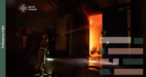 Три райони Києва палають після нічної атаки: тривожні кадри з міста.