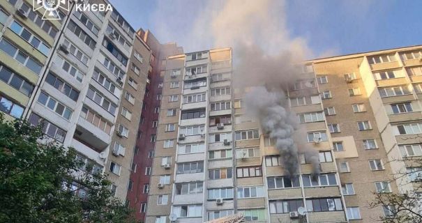 Жінка з балкона 6-го поверху київської багатоповерхівки випала під час пожежі