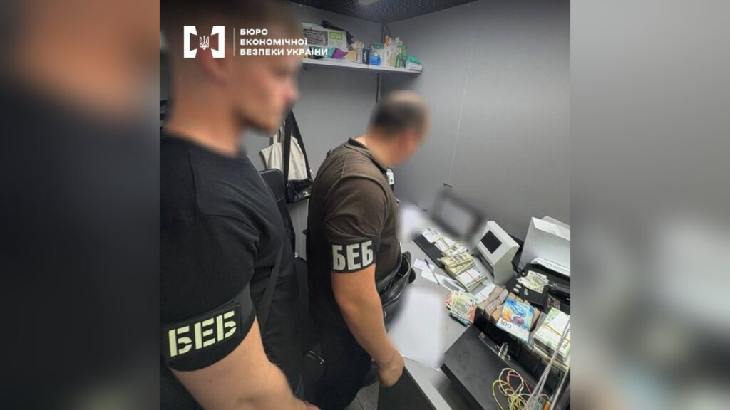 БЕБ розкрило у Києві мережу нелегальних обмінників: вилучено понад 7 мільйонів гривень.
