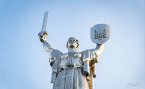 До «Батьківщини-матері» без бар’єрів: у Києві автобус №26 запускають на вихідні