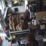 Киянин розтрощив кавомашину в Шевченківському районі, зламавши палець баристі.