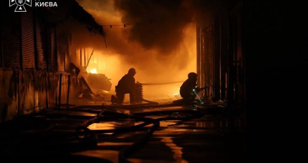 Київ палає: ракетний удар РФ спричинив пожежі, є жертви.