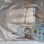 Київ: троє чоловіків викрали у пенсіонерки $10 тисяч та 300 тисяч гривень