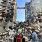 Київ: тисячі будинків постраждали від обстрілів. Що робити мешканцям?