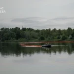 Кирилівське озеро в Києві: знову в нафтовій плівці.