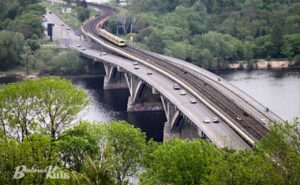 На мосту Метро в Києві рух обмежать на три доби: коли та в якому напрямку