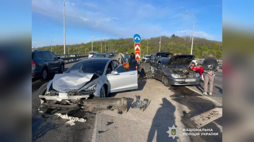 Tesla на Дарницькому мосту: 189 км/год – справа в суді.