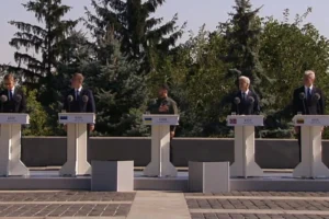 Зеленський та світові лідери підняли прапор України: урочистий момент з відео.