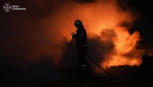 Київщина під вогнем: руйнування на чотирьох районах, є постраждала жінка.