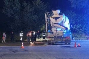 На Київщині: смертельна ДТП за участю бетонозмішувача та легковика. Двоє загинули.