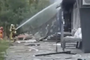 Наслідки атаки на Київ: пошкоджено будинок з АТБ у Солом'янці. Відео.