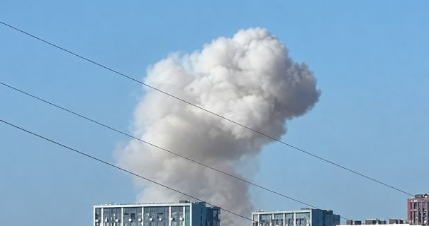 Поділ горить: ворожий удар по Києву.
