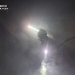 Подільський район: Луцька вулиця охоплена вогнем, рятувальники визволили жінку з полум’я.