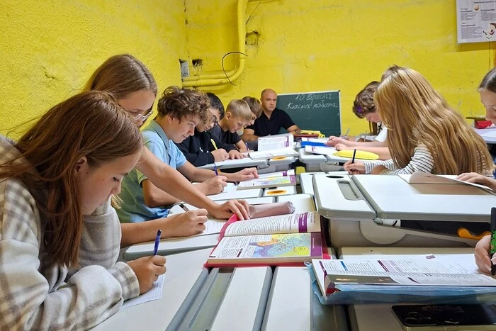Тривога не зупиняє знання: нові правила в київських школах.