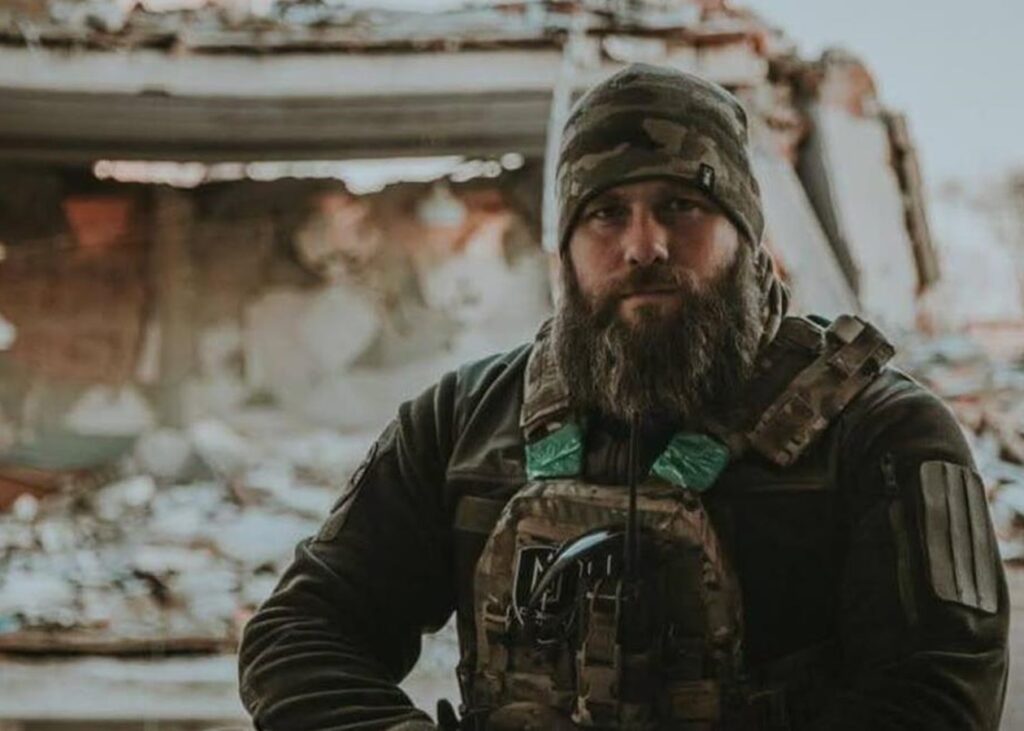 Актор-воїн: зі сцени до поля бою – розповідь про втрату, батька та незламний дух.