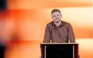 Артем Чапай: Митець говорить те, що дипломат не може.