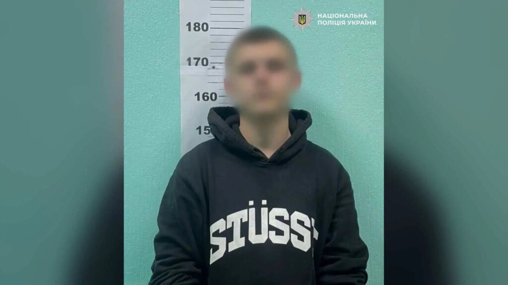 Газ у метро: пенсіонер отримав опіки після нападу у вагоні зеленої лінії.