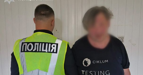 Напад з ножем у Києві: двоє друзів під час застілля зазнали ножових поранень.
