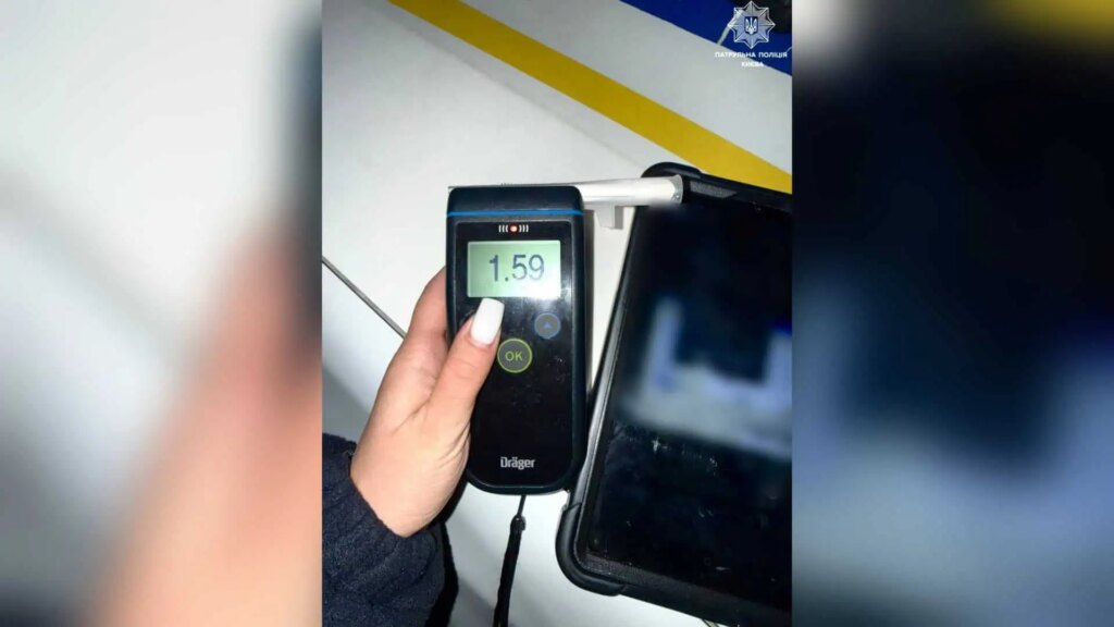 Opel в Подільському: 1,59 проміле – водія відсторонили від керма.