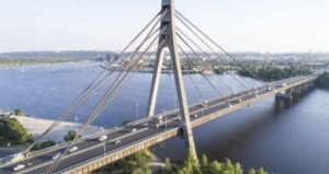 Північний міст у Києві під обстрілом: рух на правий берег паралізовано.